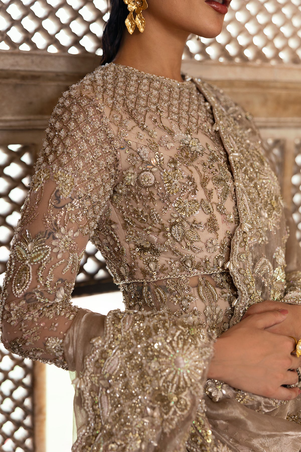 Nazneen من سعد بن شهزاد – بيشواز وردي نيود مع ليهنغا من مجموعة Sona Gachi Bridals'24 – صورة 11