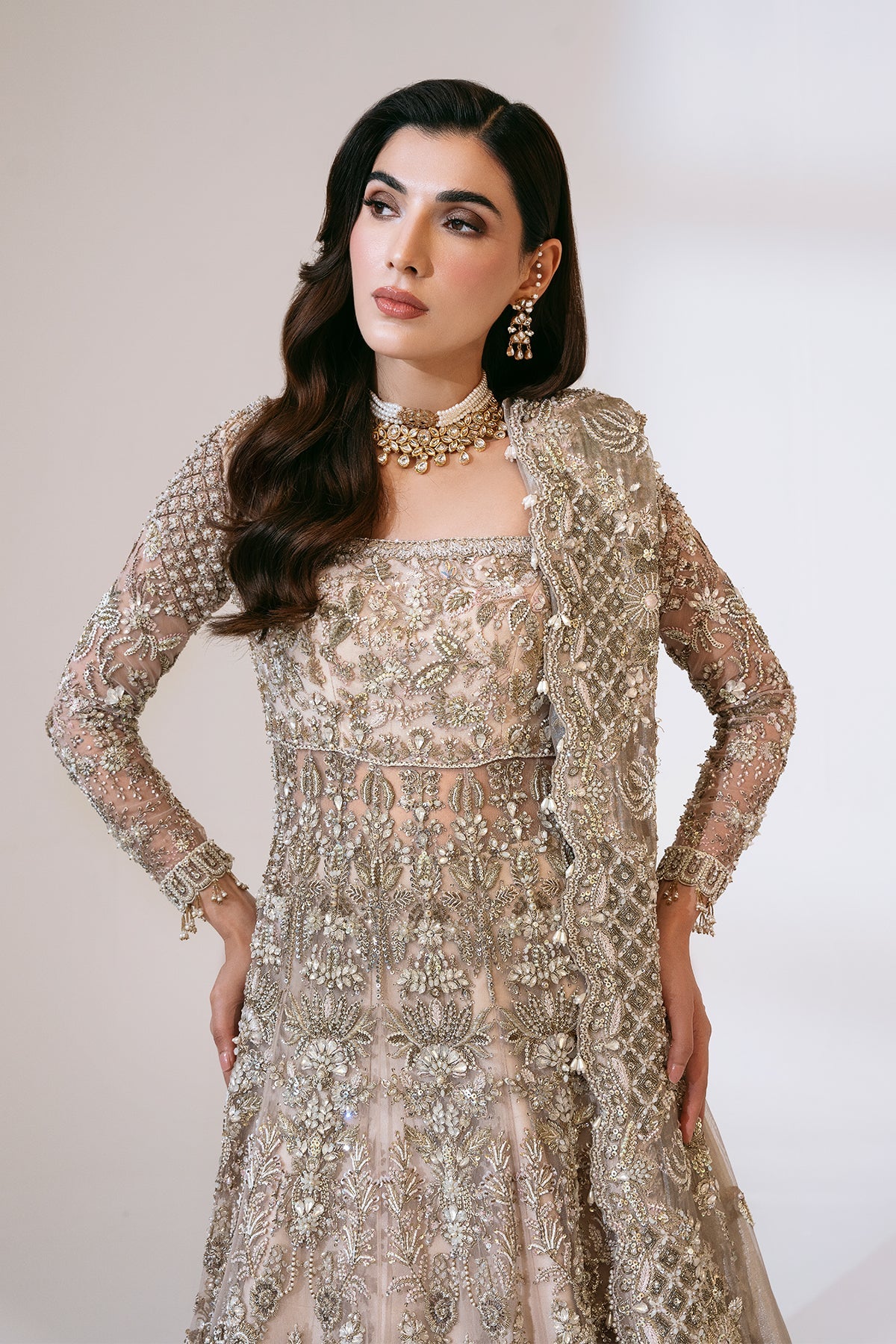 Nazneen من سعد بن شهزاد – بيشواز وردي نيود مع ليهنغا من مجموعة Sona Gachi Bridals'24 – صورة 5