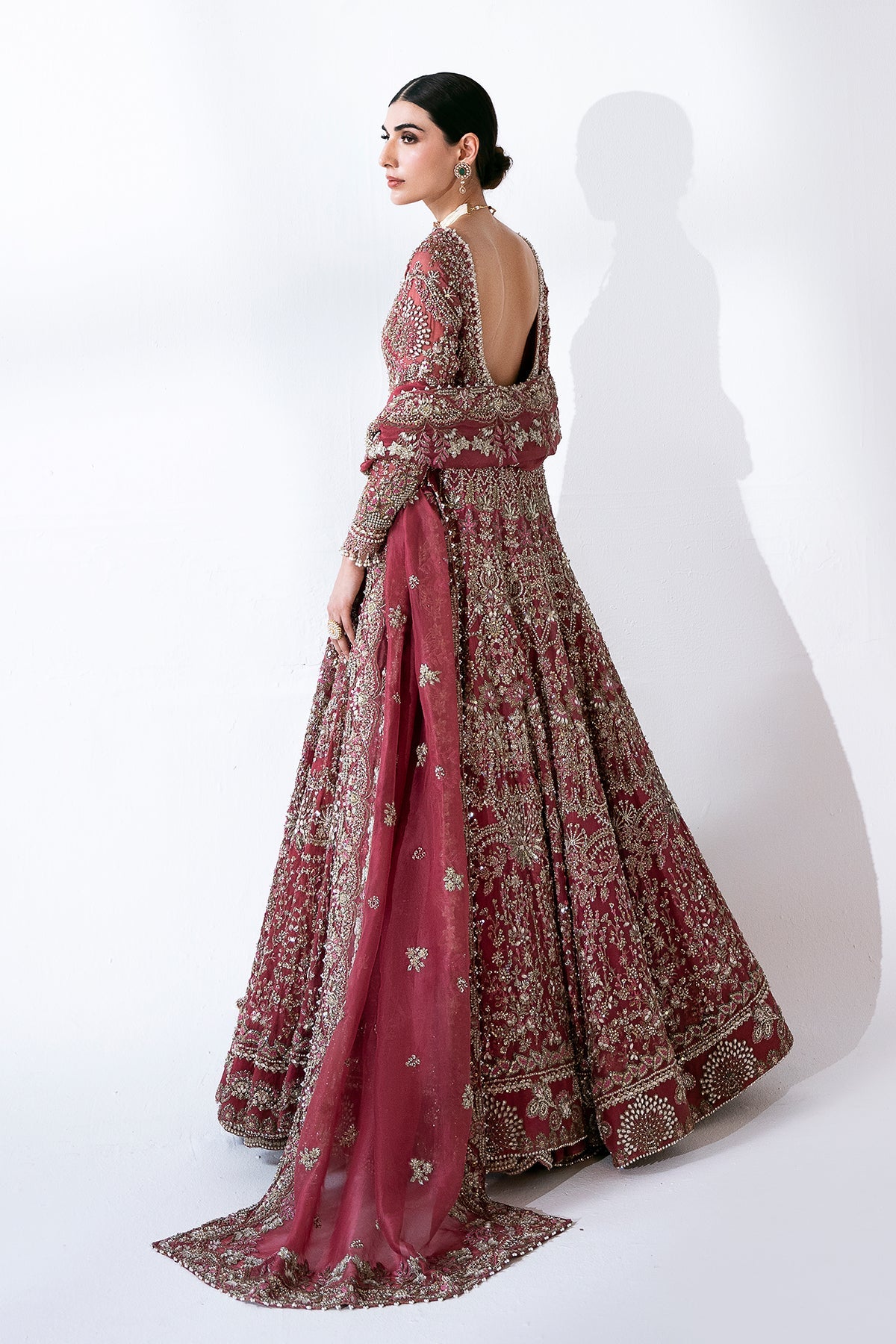 Saad Bin Shahzad Inara – mulberry pink handworked bridal pishwas from Sona Gachi Bridals'24 – view 6
