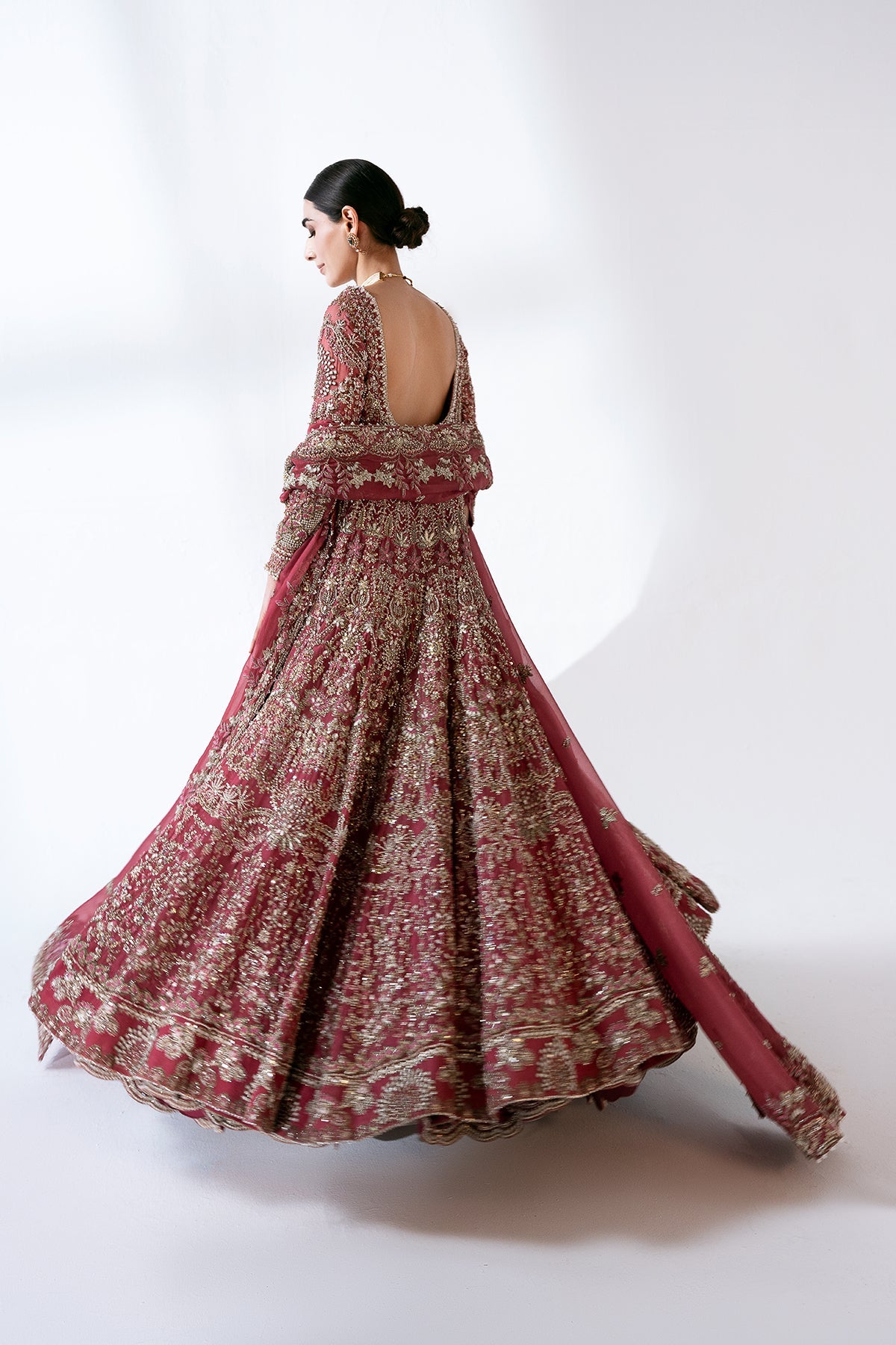 Saad Bin Shahzad Inara – mulberry pink handworked bridal pishwas from Sona Gachi Bridals'24 – view 8